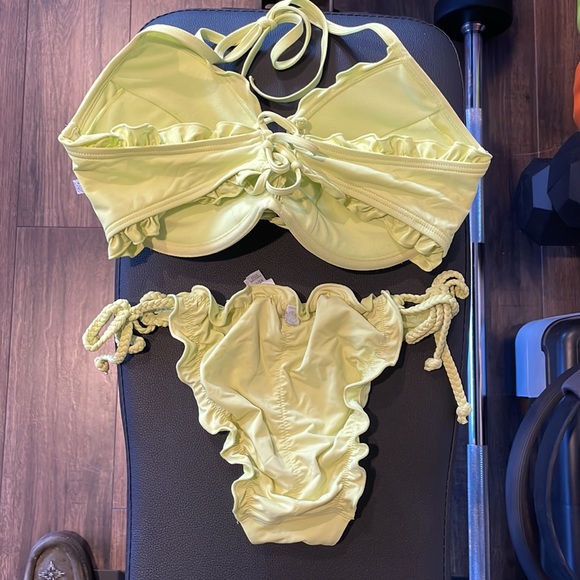 La Vie En Rose bikini super cute! Top Large, bottoms XS - Picture 2 of 5